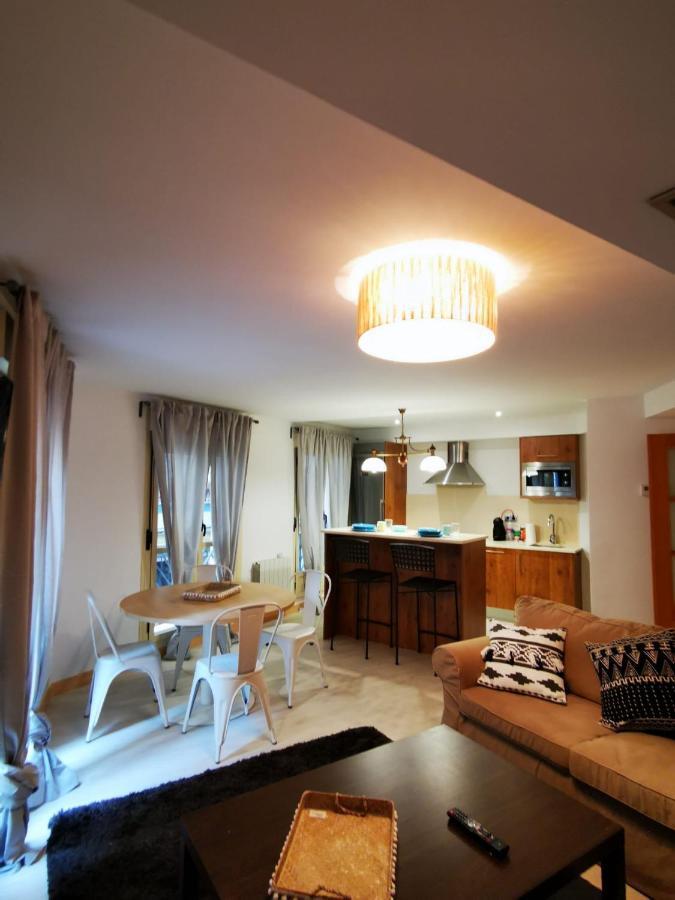 Vtz El Balcon De Rey Alfonso III Appartement Zaragoza Buitenkant foto